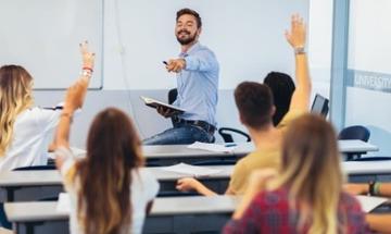 teacher lecturing students